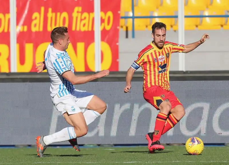 In vantaggio con un rigore di Mancosu i padroni di casa vengono raggiunti da una rete di Petagna ad inizio ripresa ma trovano poi con Majer il gol vittoria.