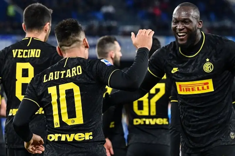 Doppietta di Lukaku e gol di Lautaro Martinez per i nerazzurri, di Milik il gol del momentaneo 1-2 per i partenopei.