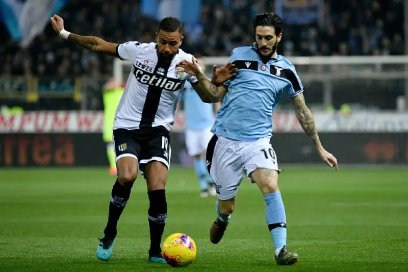 Caicedo manda in orbita i biancocelesti, che accorciano sulla capolista e si candidano prepotentemente per lo scudetto.