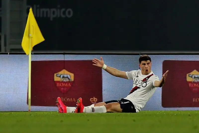 In gol Orsolini e Barrow con una doppietta, gli ospiti potrebbero dilagare ma i giallorossi tornano in partita: rimonta però solo sfiorata.