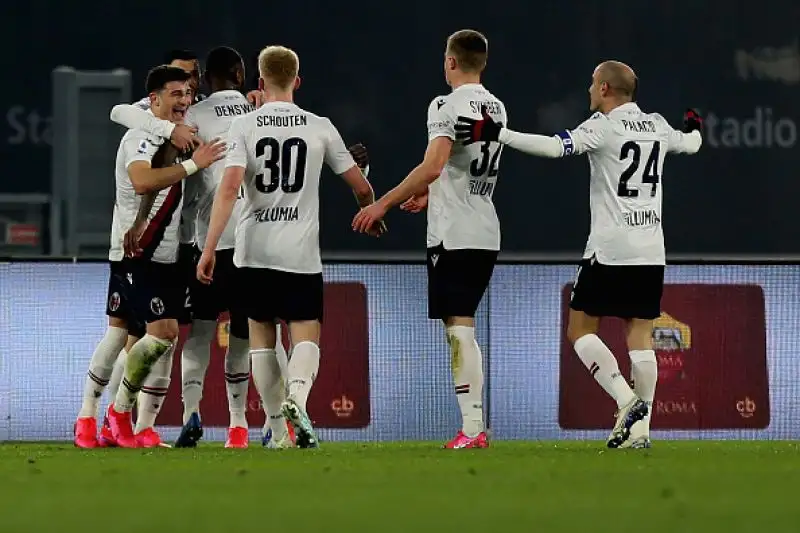 In gol Orsolini e Barrow con una doppietta, gli ospiti potrebbero dilagare ma i giallorossi tornano in partita: rimonta però solo sfiorata.