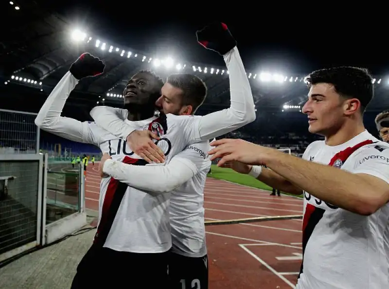 In gol Orsolini e Barrow con una doppietta, gli ospiti potrebbero dilagare ma i giallorossi tornano in partita: rimonta però solo sfiorata.