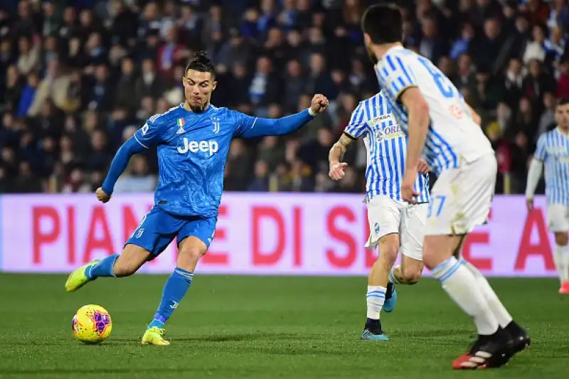 La Juventus supera per 2-1 in trasferta la Spal nel secondo anticipo del sabato della 25esima giornata di serie A.
