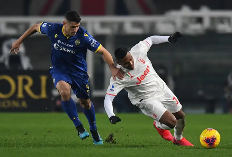 I bianconeri cadono a sorpresa al Bentegodi: l'Hellas vince in rimonta per 2-1.