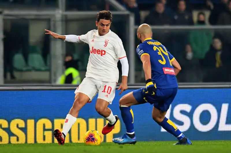 I bianconeri cadono a sorpresa al Bentegodi: l'Hellas vince in rimonta per 2-1.