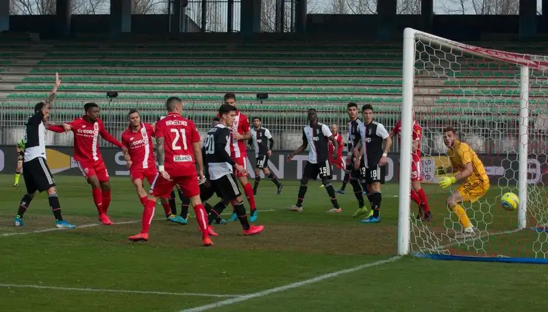 I biancorossi, con un piede e mezzo in B, perdono al Brianteo.
