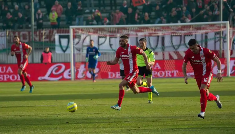 I biancorossi, con un piede e mezzo in B, perdono al Brianteo.