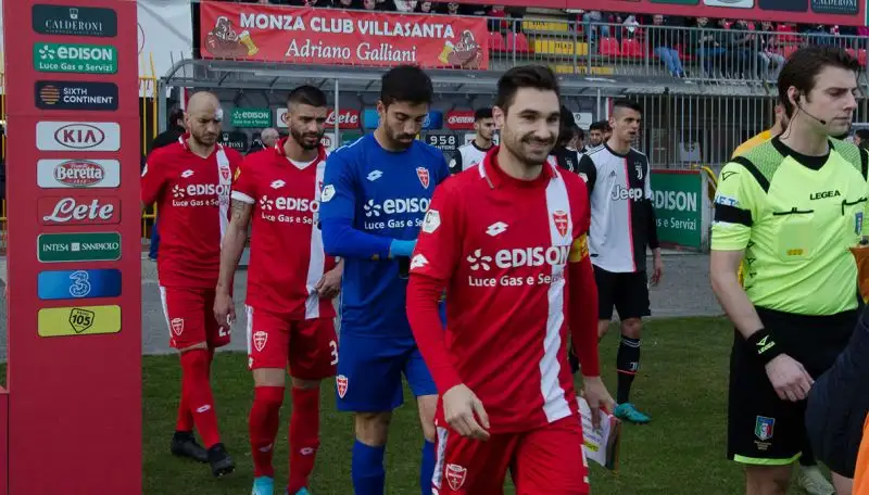 I biancorossi, con un piede e mezzo in B, perdono al Brianteo.