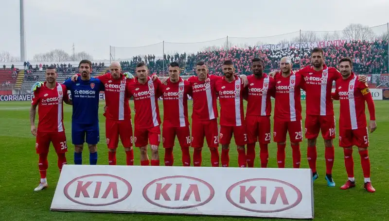 I biancorossi, con un piede e mezzo in B, perdono al Brianteo.