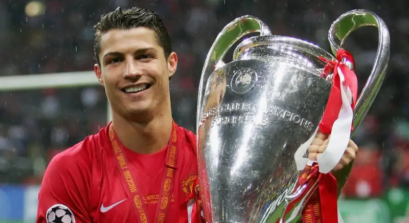 5- In che stagione ha vinto la sua prima Champions League?
Nella stagione 2007-2008 con la maglia del Manchester United