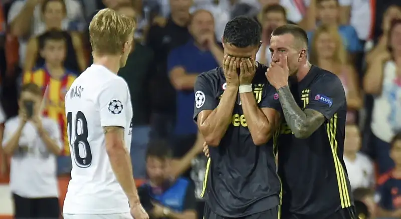 7- In quale anno CR7 ha ricevuto per la prima volta un cartellino rosso in Champions League?
2019, in occasione del match contro il Valencia
