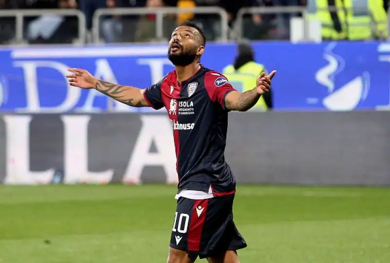 I gol della Roma sono stati segnati da Kalinic, Kluivert, ancora Kalinic e Mkhitaryan. Per i s ardi in gol Pereiro e doppietta di Joao Pedro che ha anche sbagliato un rigore. 