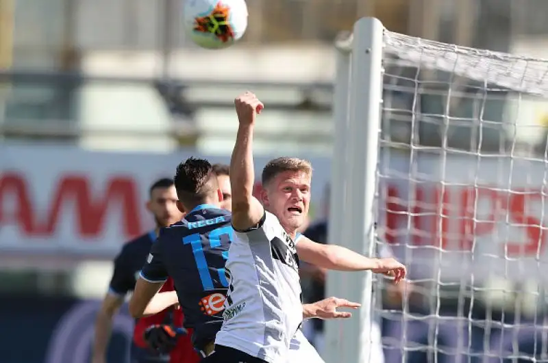 Colpaccio della Spal a Parma nel primo recupero della 26esima giornata di Serie A, giocato a porte chiuse per l'emergenza Coronavirus. 