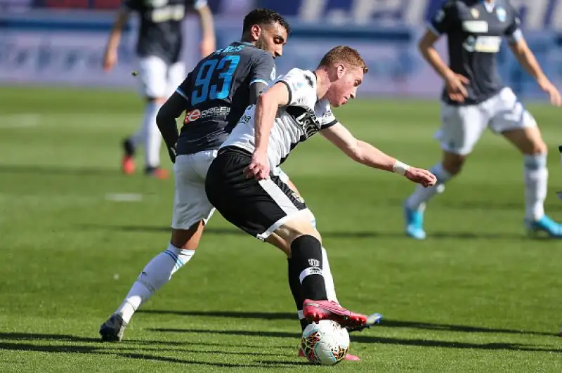 Colpaccio della Spal a Parma nel primo recupero della 26esima giornata di Serie A, giocato a porte chiuse per l'emergenza Coronavirus. 