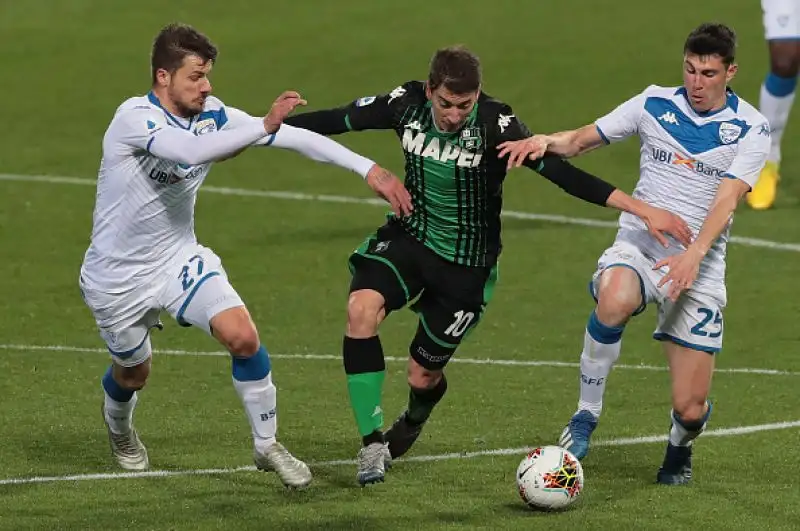 Il Sassuolo ha battuto per 3-0 il Brescia nell'ultimo recupero della 26esima giornata di serie A, giocata in un Mapei Stadium a porte chiuse per l'emergenza Coronavirus
