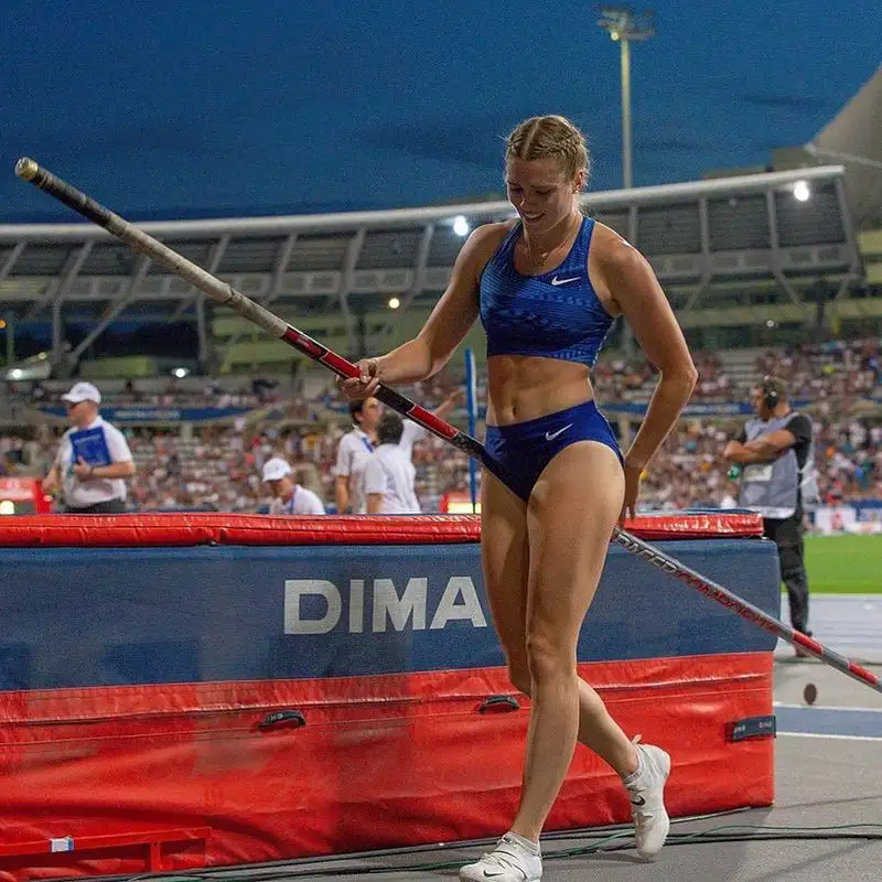 Alysha Newman, 25enne astista canadese, ha vinto un oro ai giochi del Commonwealth.