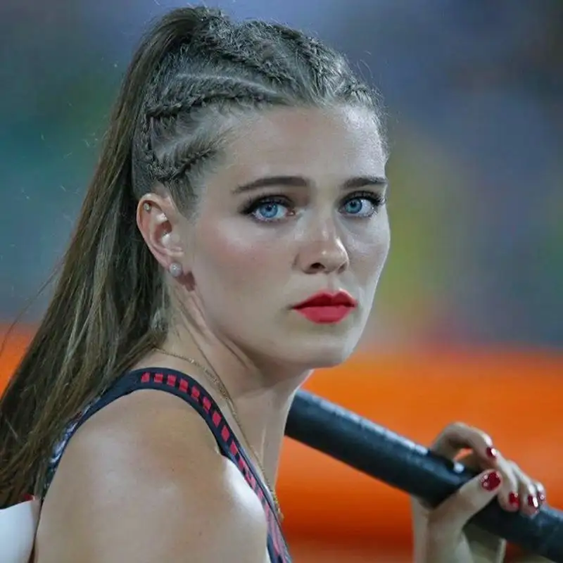 Alysha Newman, 25enne astista canadese, ha vinto un oro ai giochi del Commonwealth.