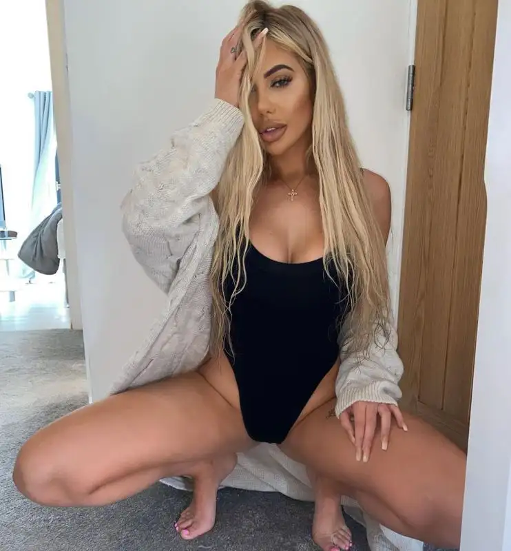 Chloe Ferry, stellina della tv inglese, ha un patrimonio netto superiore al milione di sterline.