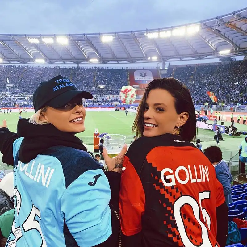 La fidanzata di Pierluigi Gollini, Giulia Provvedi, con la sorella gemella Silvia compone il duo musicale Le Donatella