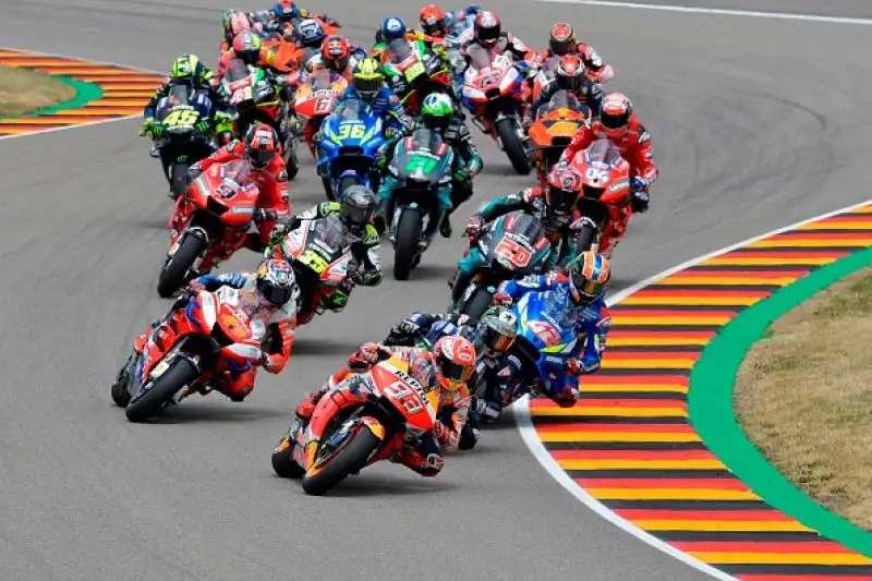 Ai piedi del podio le Ducati di Petrucci e Dovizioso, ottavo Valentino Rossi davanti a Morbidelli.
