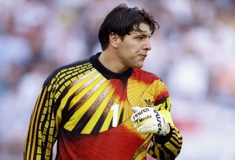 4 – In quale squadra giocò Vincenzo Meola, padre di
Tony, portiere titolare degli Usa a Italia ’90?
A - Empoli
B - Avellino
C - Palermo
D - Napoli
