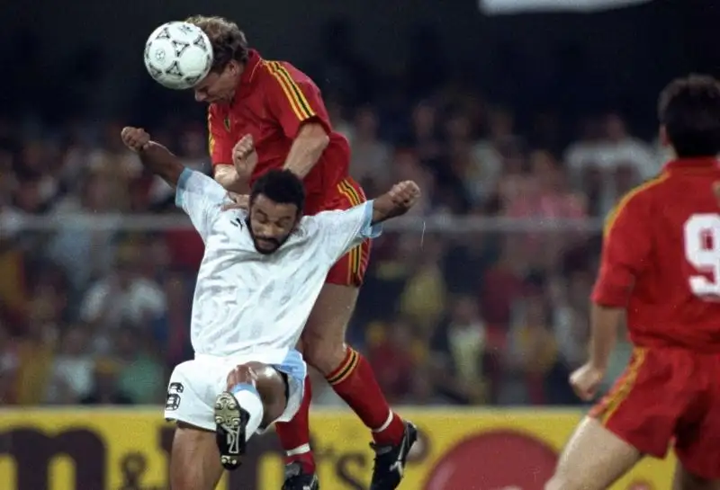 8 – Difensore, in gol ad Italia ’90 e padre di una
campionessa di un altro sport. Di chi parliamo?
A – Alberto Gorriz
B – Michel De Wolf
C- Leo Clijsters
D –Pedro Damian Monzon