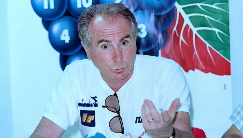 2 – Quale fu l’unico giocatore di movimento mai
schierato dal ct Vicini nella rosa dell’Italia?
A – Nicola Berti
B – Ciro Ferrara
C- Carlo Ancelotti
D – Giancarlo Marocchi