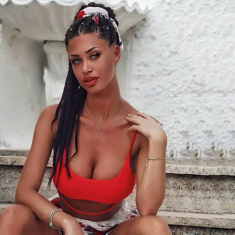 Sofia Barbieri è tra le influencer italiane più seguite in rete con centinaia di migliaia di followers su Instagram e Twitter.