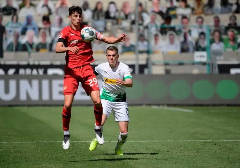 Al Borussia-Park di Monchengladbach i cartonati animano le curve in occasione del match tra Borussia e Bayer Leverkusen.