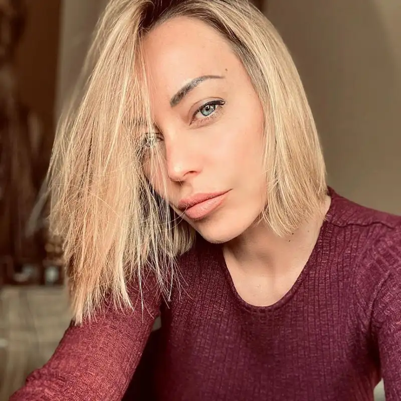 Karina Cascella è incontenibile sul suo profilo Instagram da oltre un milione di followers.