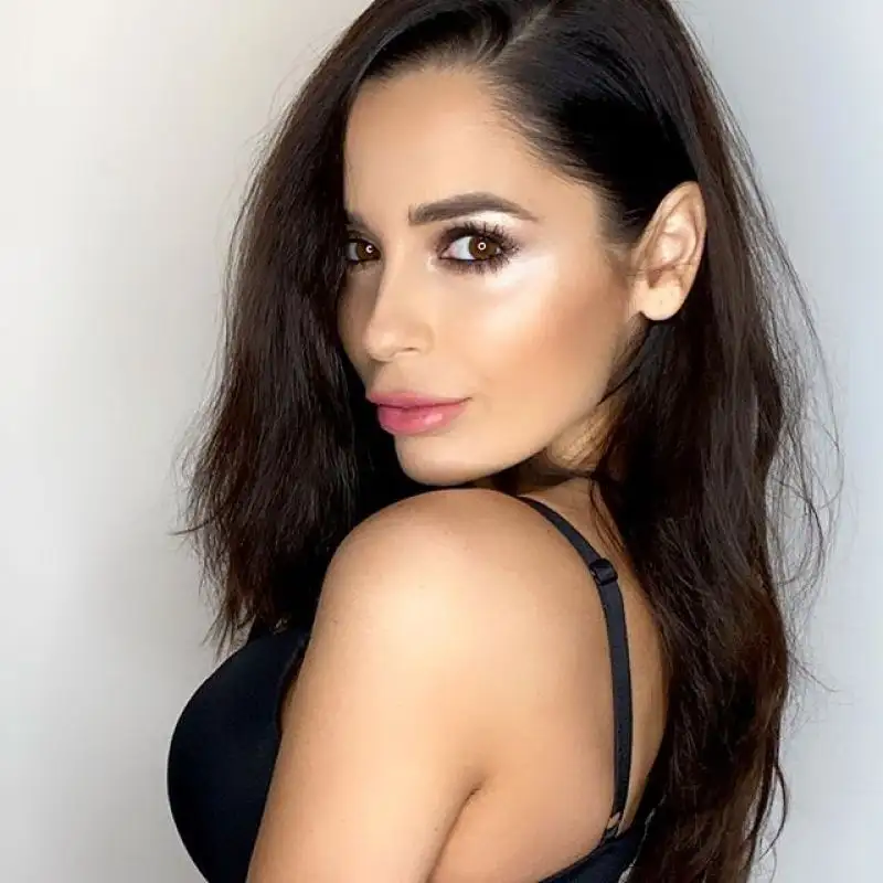 Le immagini della showgirl Alessia Macari, oltre un milione di ammiratori su Instagram.