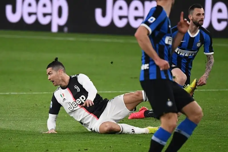 Dybala rilancia la Juventus: l'Inter sparisce,L'argentino entra nella ripresa e decide la super-sfida: i bianconeri tornano in testa alla classifica