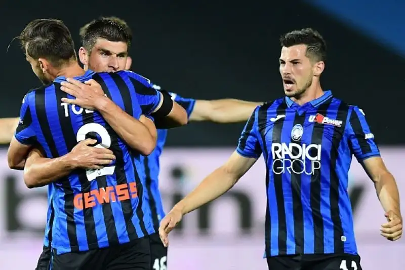 Biancocelesti subito avanti di due gol con un autorete di De Roon e un gran gol di Milinkovic-Savic. I padroni di casa ribaltano tutto con le reti di Goosens, Malinovsky e Palomino.