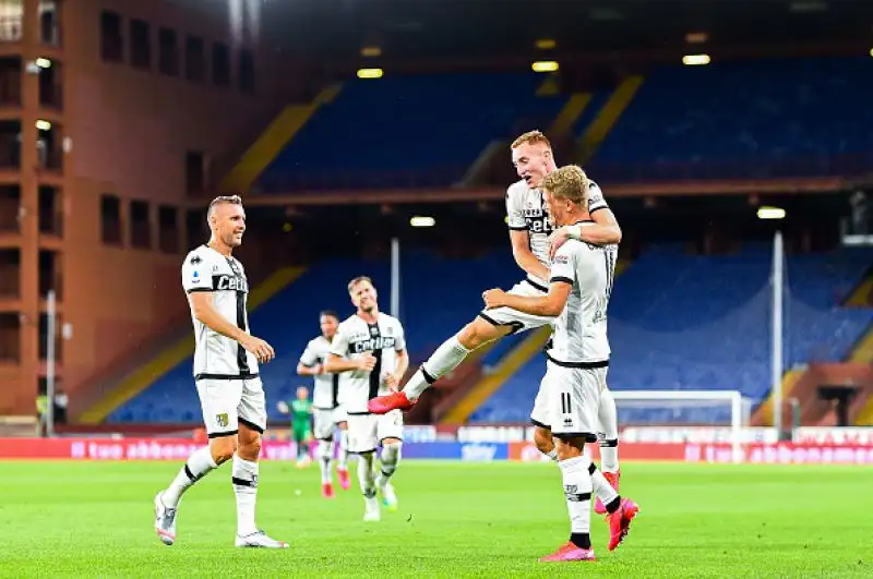 Il Parma ha travolto per 4-1 il Genoa al Tardini in una partita valida per la 27esima giornata di Serie A