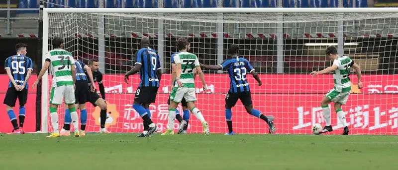 Per i nerazzurri sono andati in gol Lukaku su rigore, Biraghi e Borja Valero. Caputo, Berardi su rigore e Magnani a segno per gli ospiti.