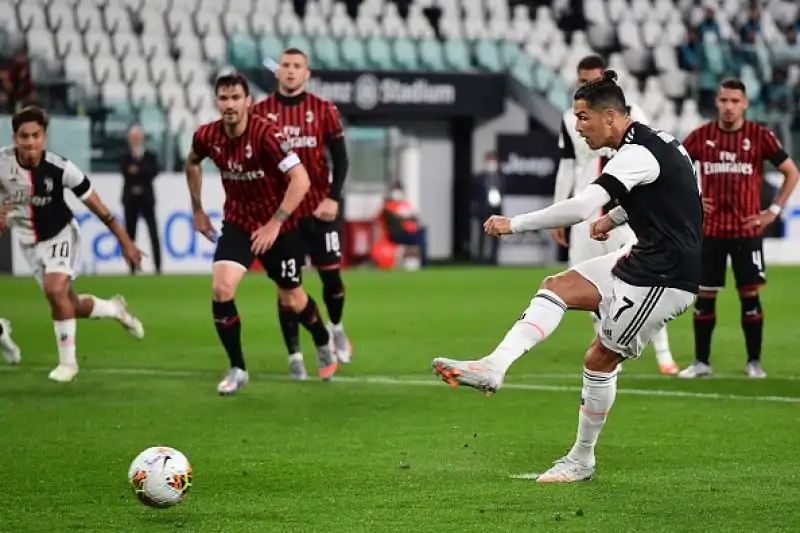 Succede tutto nella prima frazione di gara: Cristiano Ronaldo sbaglia un rigore e subito dopo Rebic si fa espellere per un brutto intervento su Danilo. Ripresa con poche emozioni.