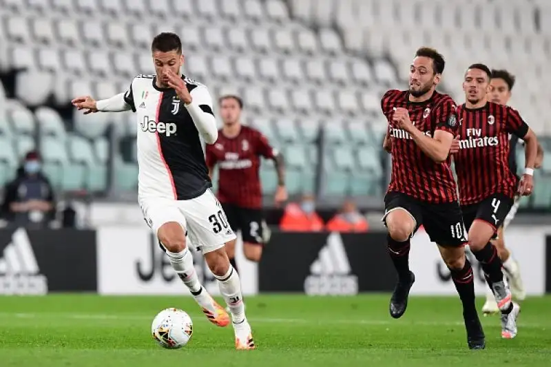 Succede tutto nella prima frazione di gara: Cristiano Ronaldo sbaglia un rigore e subito dopo Rebic si fa espellere per un brutto intervento su Danilo. Ripresa con poche emozioni.
