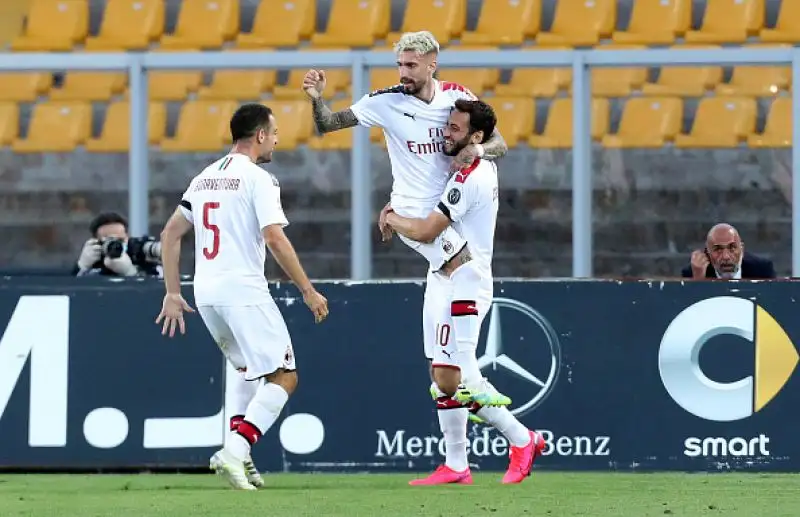 Per i lombardi in gol Castillejo, Bonaventura, Rebic e Leao, di Mancosu il gol dei padroni di casa.