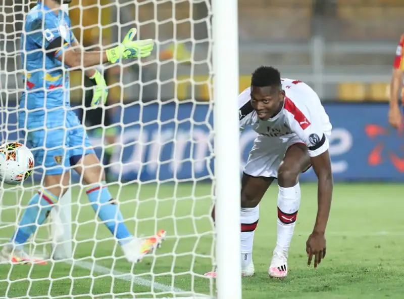 Per i lombardi in gol Castillejo, Bonaventura, Rebic e Leao, di Mancosu il gol dei padroni di casa.