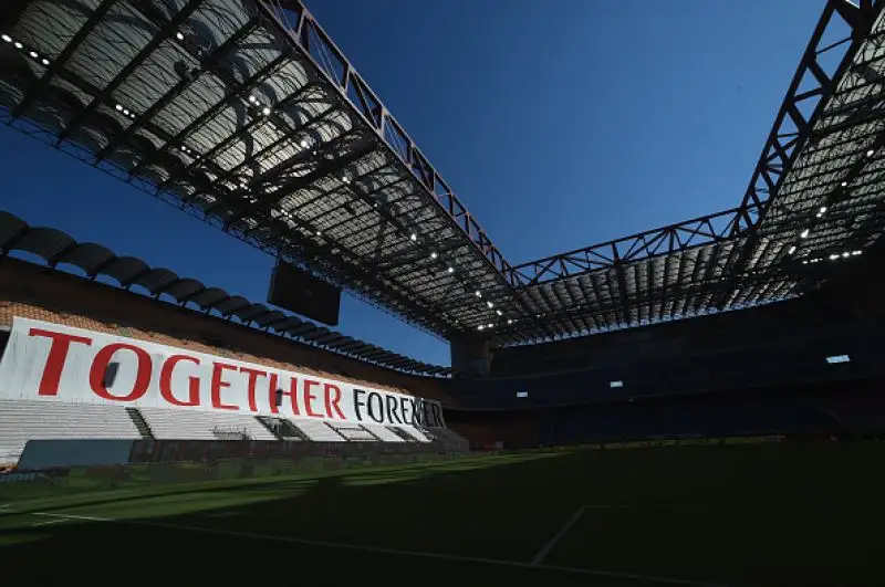 I rossoneri superano i giallorossi per 2-0.