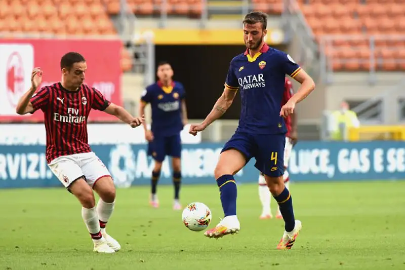 I rossoneri superano i giallorossi per 2-0.