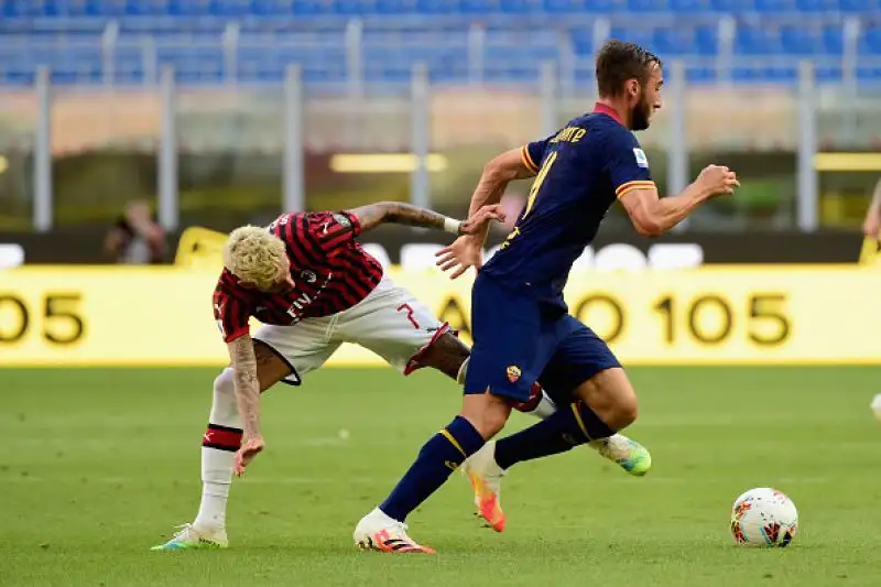 I rossoneri superano i giallorossi per 2-0.