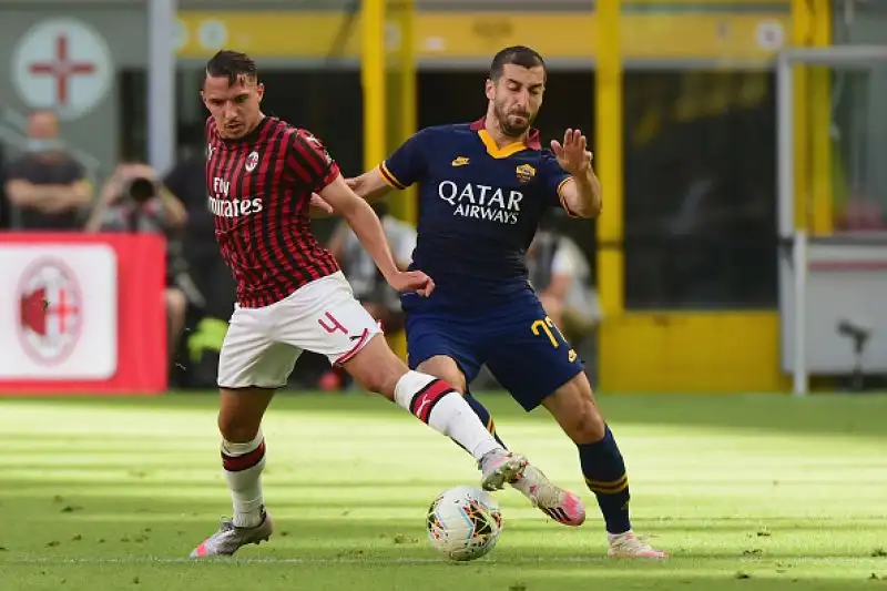 I rossoneri superano i giallorossi per 2-0.