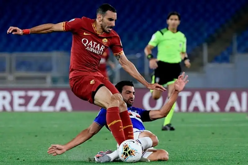 Al vantaggio ospite di Gabbiadini ha risposto una doppietta di Edin Dzeko per i padroni di casa.