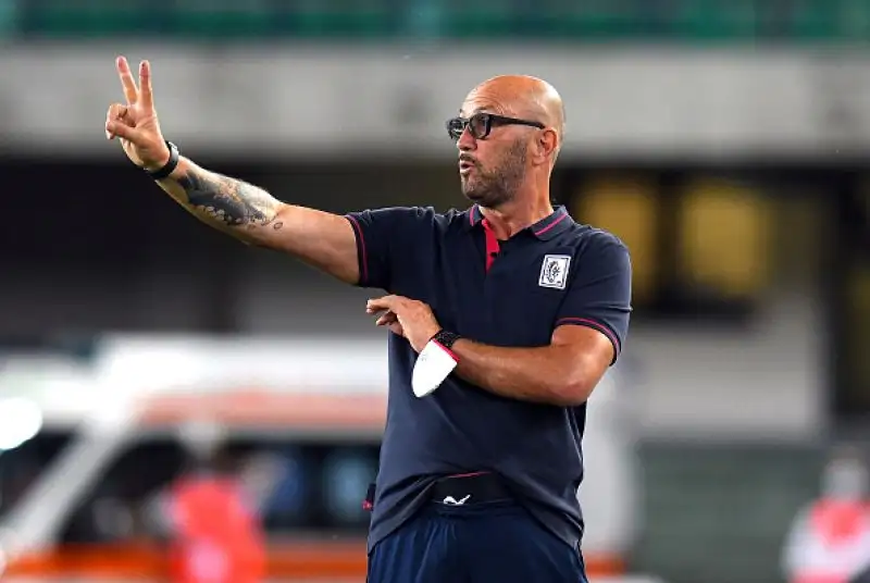 Dopo il doppio vantaggio dei padroni di casa: espulso Borini e gol di SImeone per gli ospiti.. A 20 dal termine l'espulsione di Cigarini ha ristabilito la parità numerica.