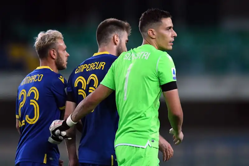 Dopo il doppio vantaggio dei padroni di casa: espulso Borini e gol di SImeone per gli ospiti.. A 20 dal termine l'espulsione di Cigarini ha ristabilito la parità numerica.