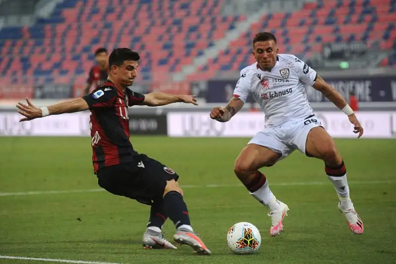 Padroni di casa in vantaggio nel finale del primo tempo con Barrow, pareggio degli ospiti nella ripresa con Simeone.
