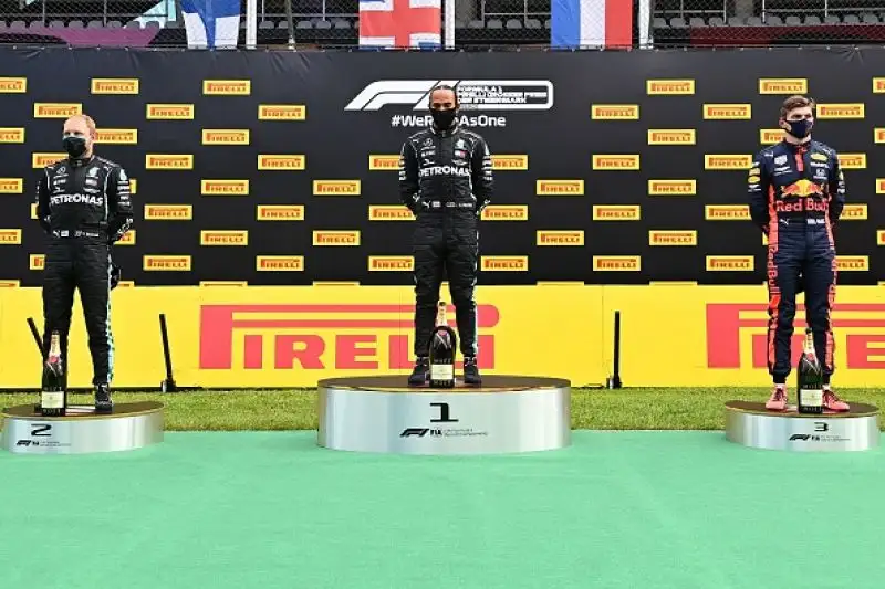 Hamilton ha vinto davanti a Bottas e Verstappen, Vettel e Leclerc entrano in contatto tra loro al primo giro e sono subito fuori gara.