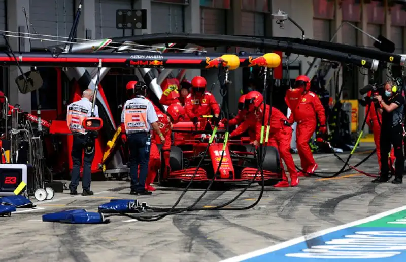 Hamilton ha vinto davanti a Bottas e Verstappen, Vettel e Leclerc entrano in contatto tra loro al primo giro e sono subito fuori gara.