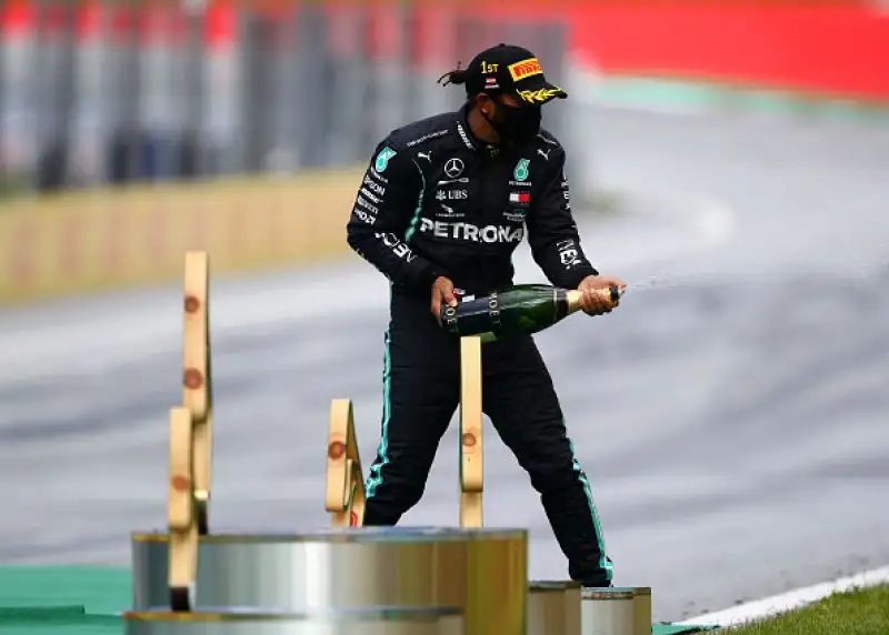 Hamilton ha vinto davanti a Bottas e Verstappen, Vettel e Leclerc entrano in contatto tra loro al primo giro e sono subito fuori gara.